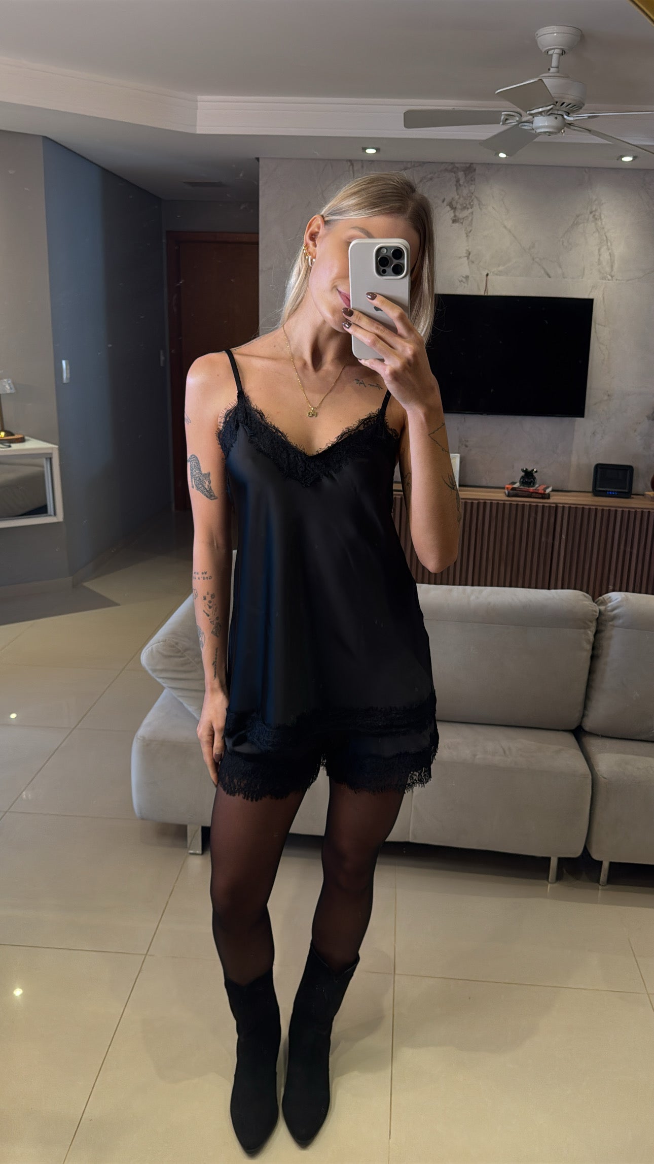 Blusa Acetinada Etiópia Preta