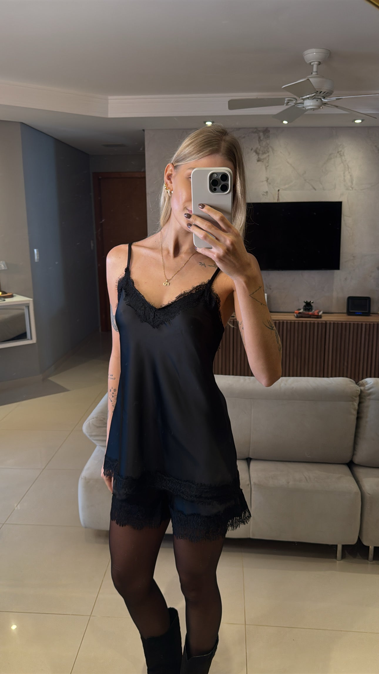 Blusa Acetinada Etiópia Preta